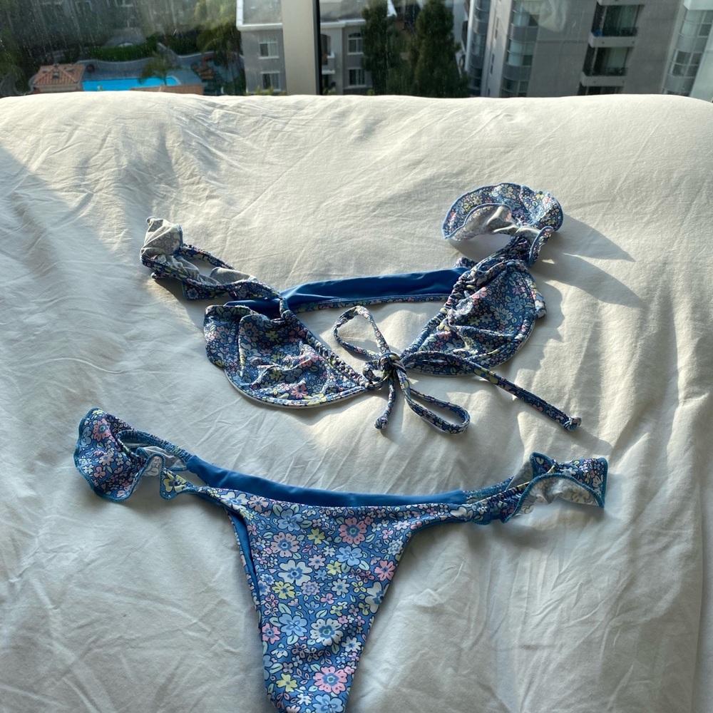FRANKIES BIKINI BIRDIE SET